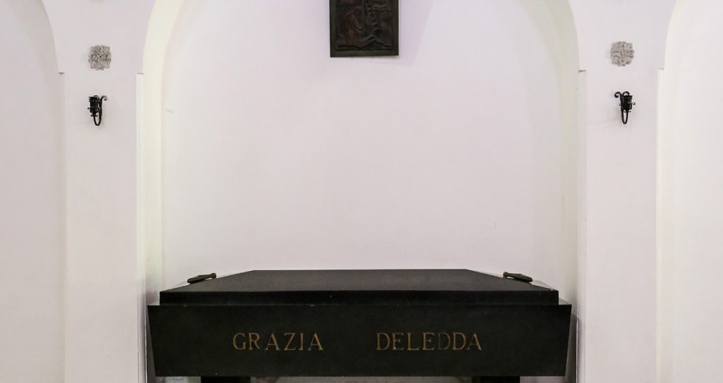 Tombeau de Grazia Deledda, église de la Vierge de la Solitude, à Nuoro.